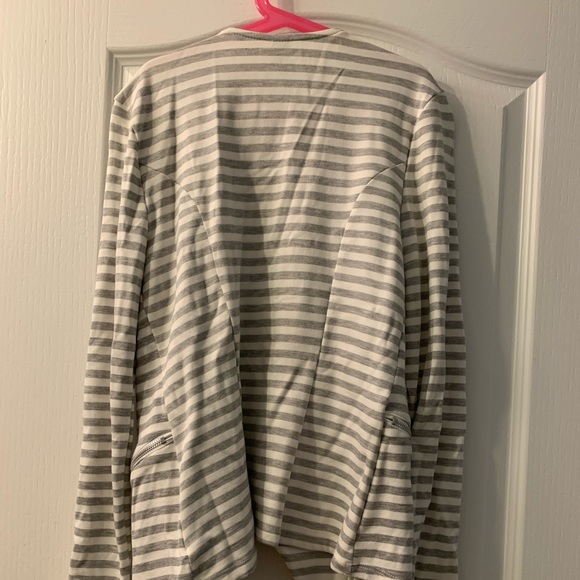 Blazer - Picture 2 of 3